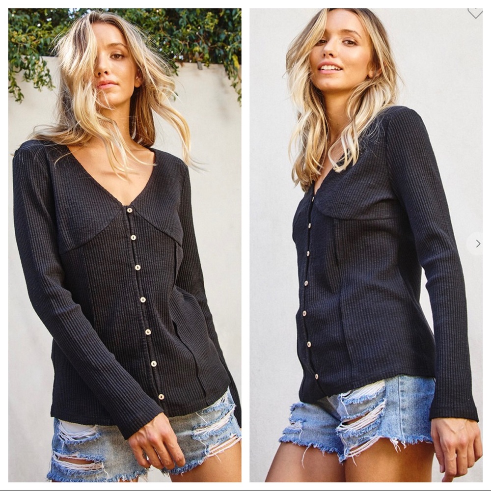 Fall Must Perfect Front loop button ribbed top - Picture 6 of 7